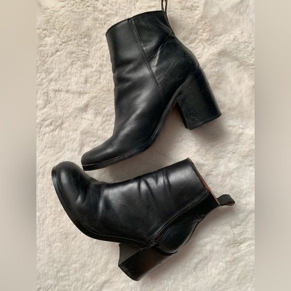 Worn twice GAP black leather chunky boots size 8 - Picture 1 of 3